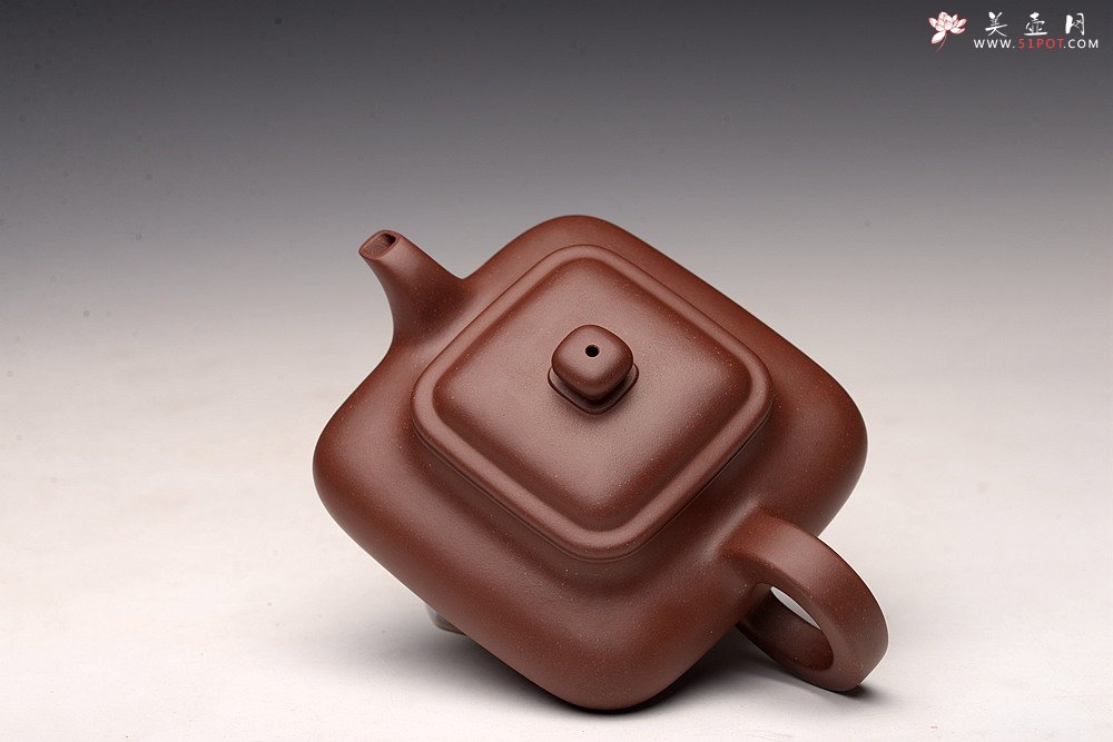 紫砂壶图片：何卫枫全手新品  型正耐品~ 原矿底槽青  全手虚扁四方  - 美壶网