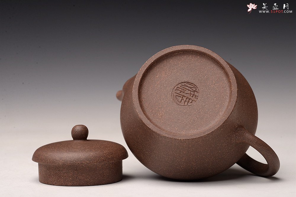 紫砂壶图片：周斌丙申夏新作 上下刹凹 挺拔秀气 小品高虚扁 油润老青灰 - 美壶网