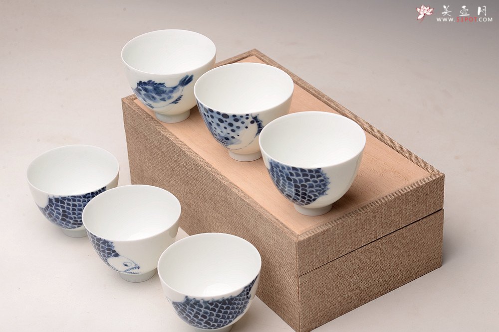 紫砂壶图片：大生（姜寅）玩瓷 年年有余系列 趣味十足 ~ 品茗对杯 - 美壶网