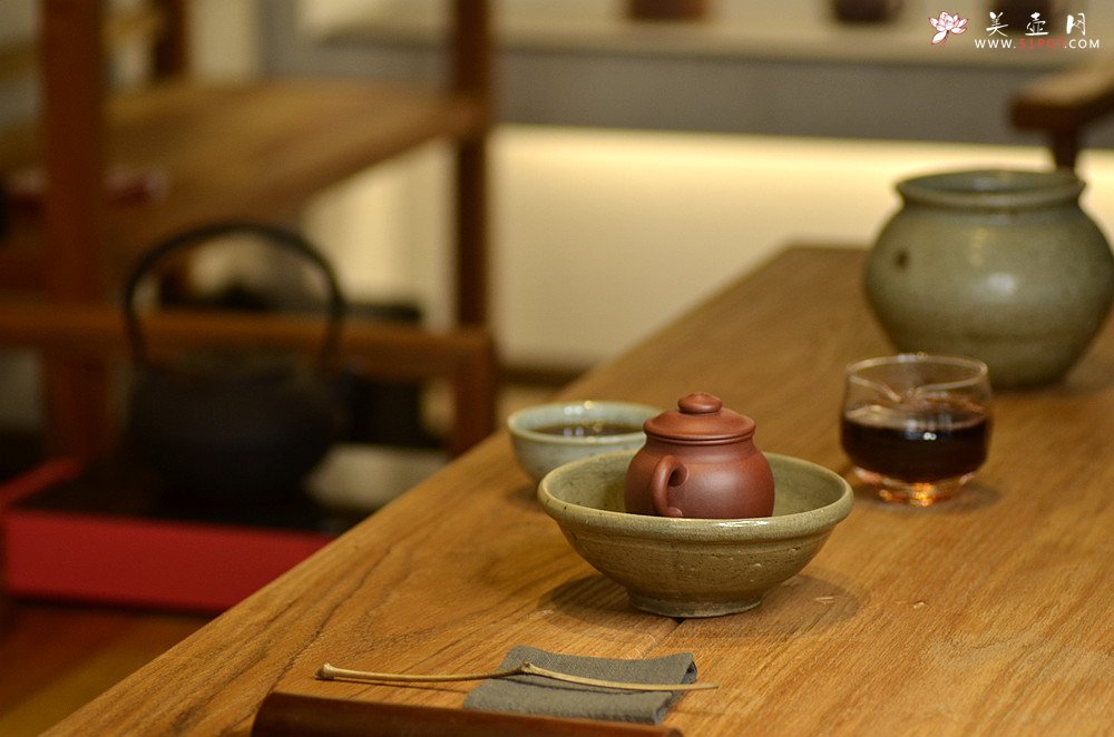 紫砂壶图片：美壶特惠 玩味巨轮 茶人最爱 实用 独孔加不锈钢滤网 - 美壶网