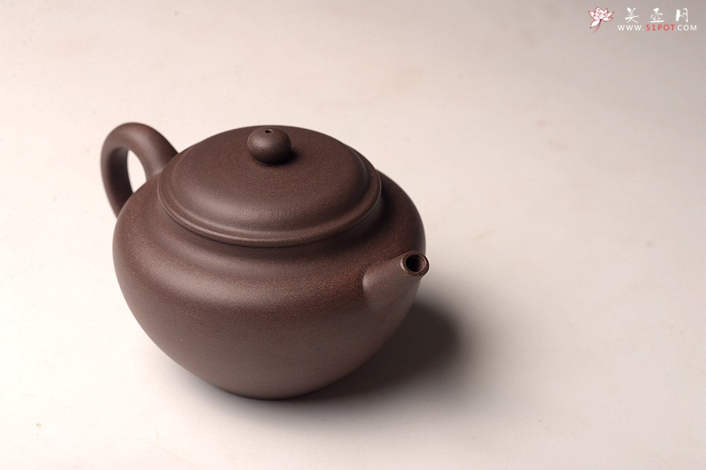 紫砂壶图片：邵春良老师供料 高温紫泥 全手摹古之抱翁 泥色沉稳 浑厚耐品~ - 美壶网