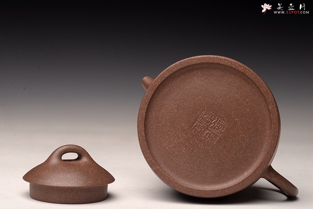 紫砂壶图片：周斌全手新作 朴素敦厚 全手秦权 文气佳品 游心堂主人装饰 油润段泥 - 美壶网