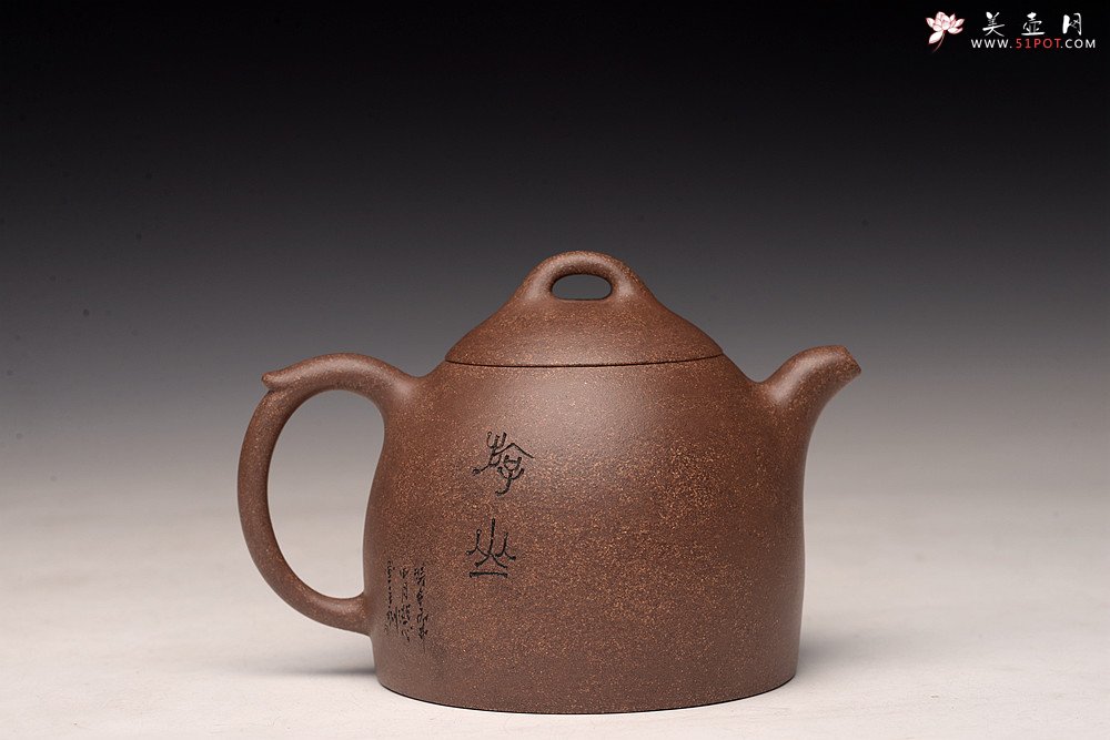 紫砂壶图片：周斌全手新作 朴素敦厚 全手秦权 文气佳品 游心堂主人装饰 油润段泥 - 美壶网