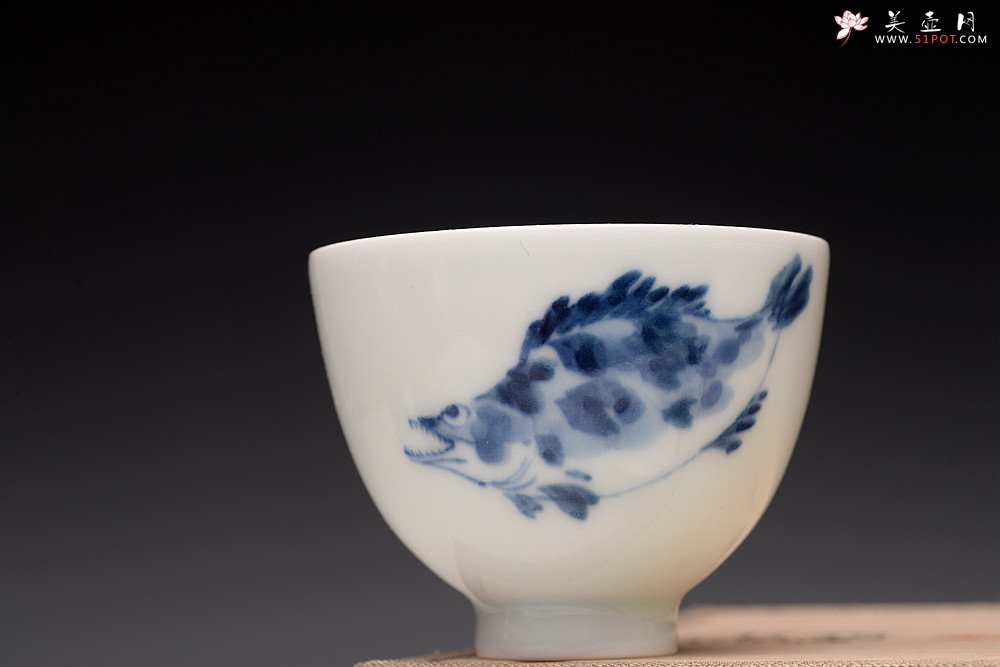 紫砂壶图片：大生（姜寅）玩瓷 年年有余系列 趣味十足 ~ 品茗对杯 - 美壶网