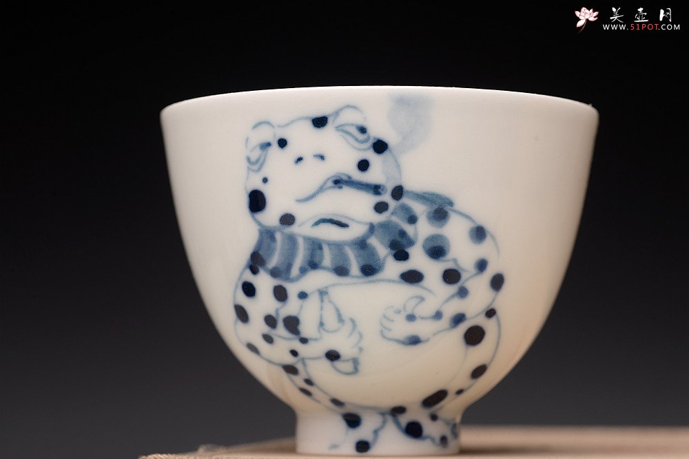 紫砂壶图片：大生（姜寅）玩瓷 小怪兽系列 趣味十足 ~ 品茗对杯 - 美壶网