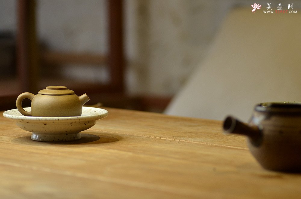 紫砂壶图片：美壶特惠 茶人最爱 古朴小品 实用小巨轮~紫泥 段泥一对 - 美壶网