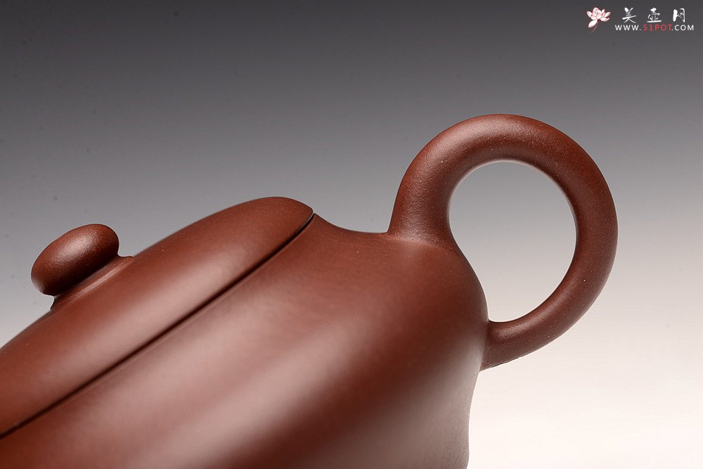 紫砂壶图片：邵春良近作  光素经典 传统全手技法 上下均刹凹 扁灯 优质老清水 - 美壶网