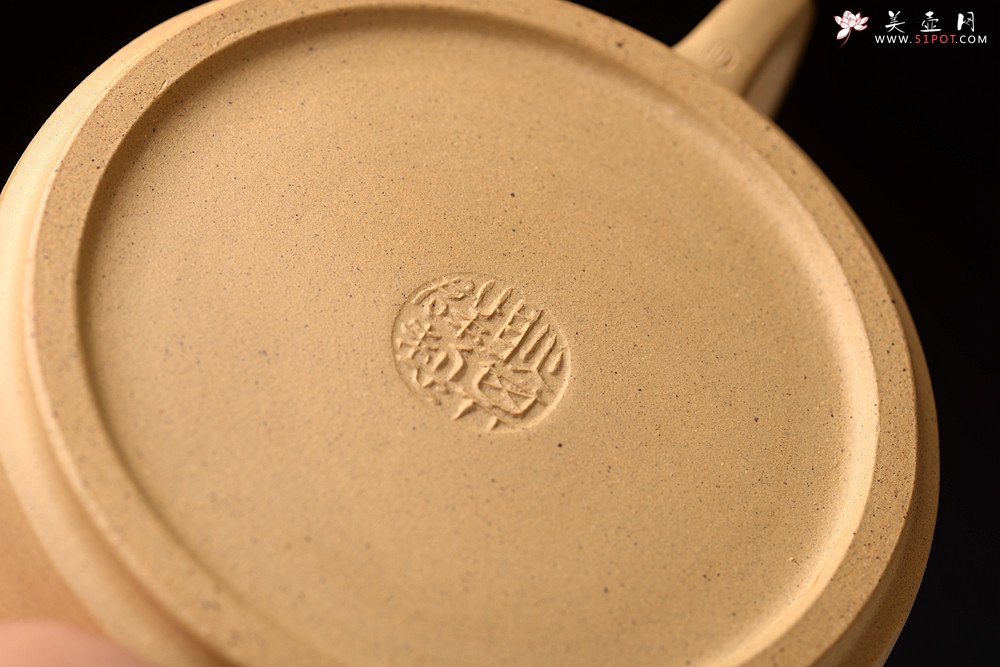 紫砂壶图片：耿其群全手精品 单片拍打 纯净本绿 传统经典 周盘 - 美壶网