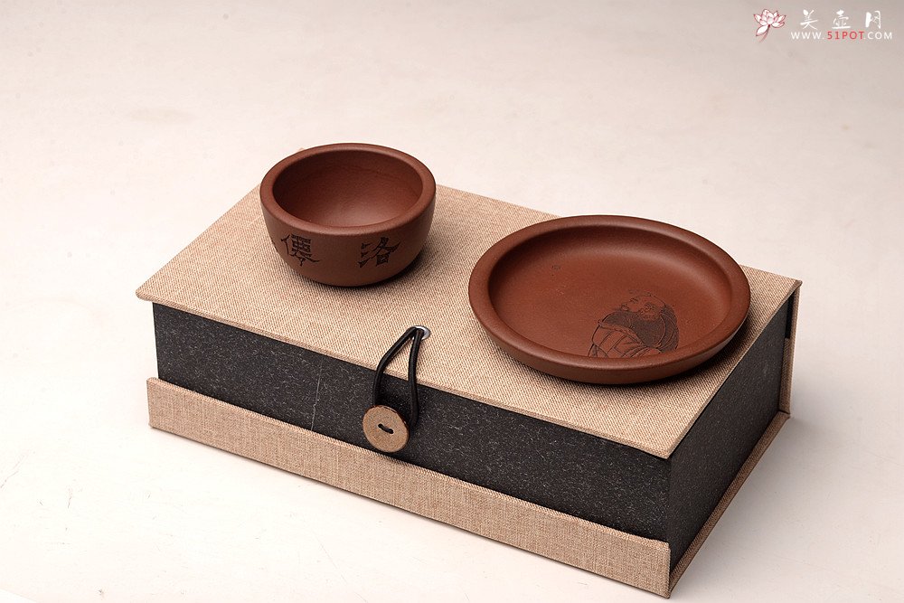 紫砂壶图片：精品紫砂杯 用料做工考究 游心堂主人精刻 送礼自用均佳 仅6套 - 美壶网