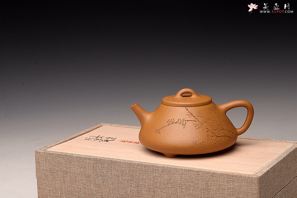 紫砂壶图片：优质黄金段 周路健全手作品 器形端正~ 骨肉均挺 子冶石瓢 陆逸舟刻梅~ - 美壶网