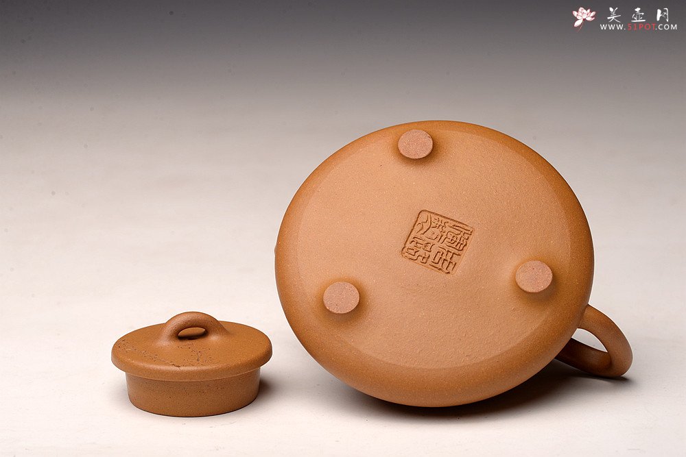 紫砂壶图片：优质黄金段 周路健全手作品 器形端正~ 骨肉均挺 子冶石瓢 陆逸舟刻梅~ - 美壶网