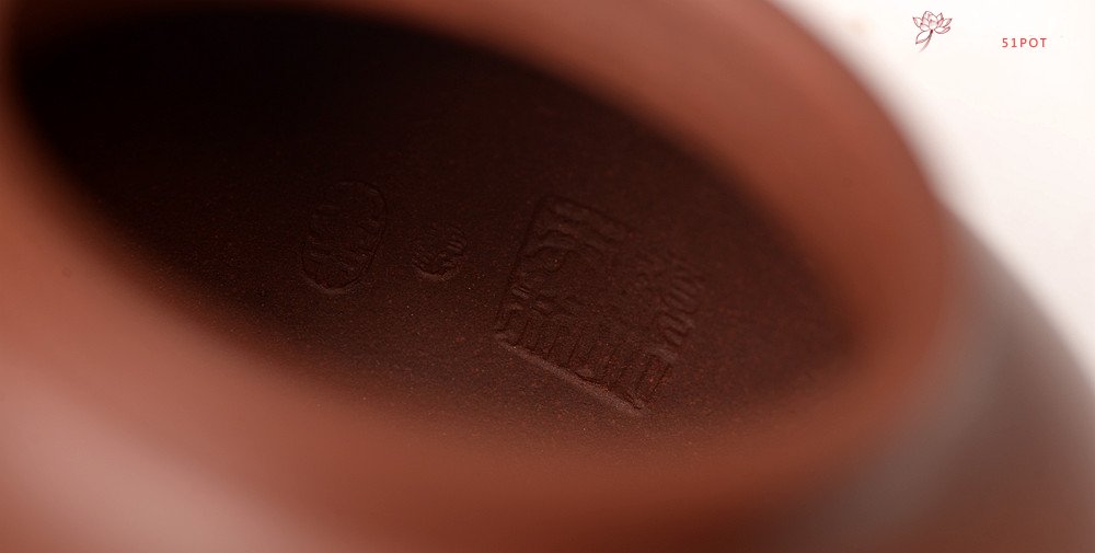 紫砂壶图片：顾小英丙申初夏 全手大亨掇球 优质老紫泥 亭亭玉立 精品佳作 - 美壶网