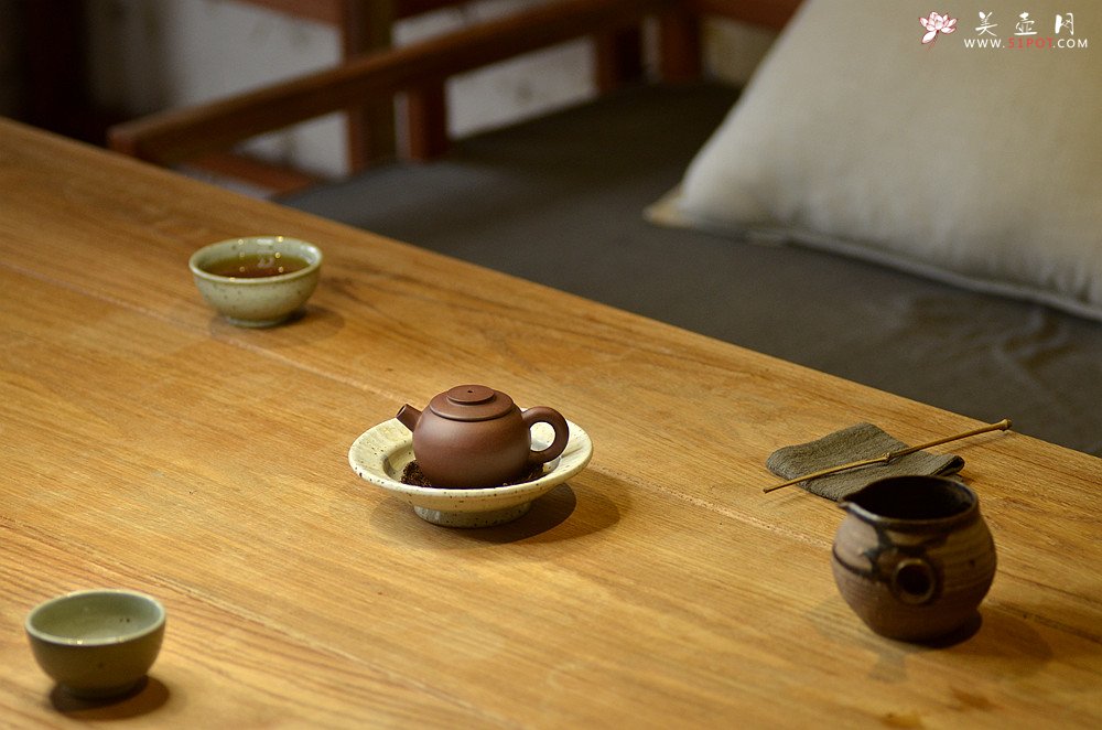 紫砂壶图片：美壶特惠 茶人最爱 古朴小品 实用小巨轮~紫泥 段泥一对 - 美壶网