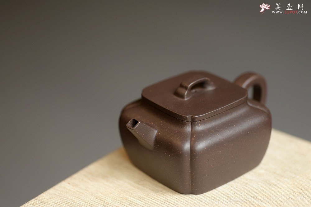 紫砂壶图片：何卫枫丙申夏全手新作古朴文气 方中见圆 清逸 抽角璞方 - 美壶网