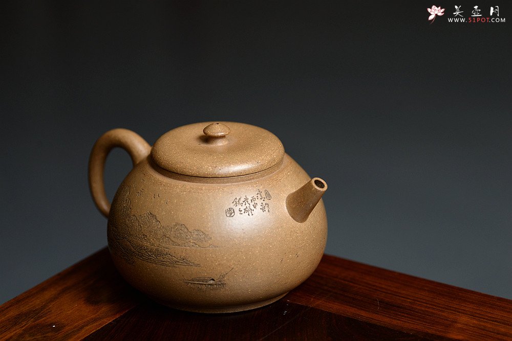 紫砂壶图片：摹古明式 优质老段泥 文气十足 细刻通景山水之全手圆韵 - 美壶网