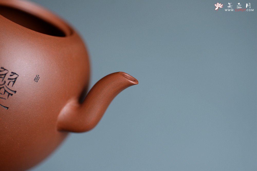 紫砂壶图片：钱建荷丙申初夏新品 亭亭玉立 线条优美  全手美人肩 - 美壶网