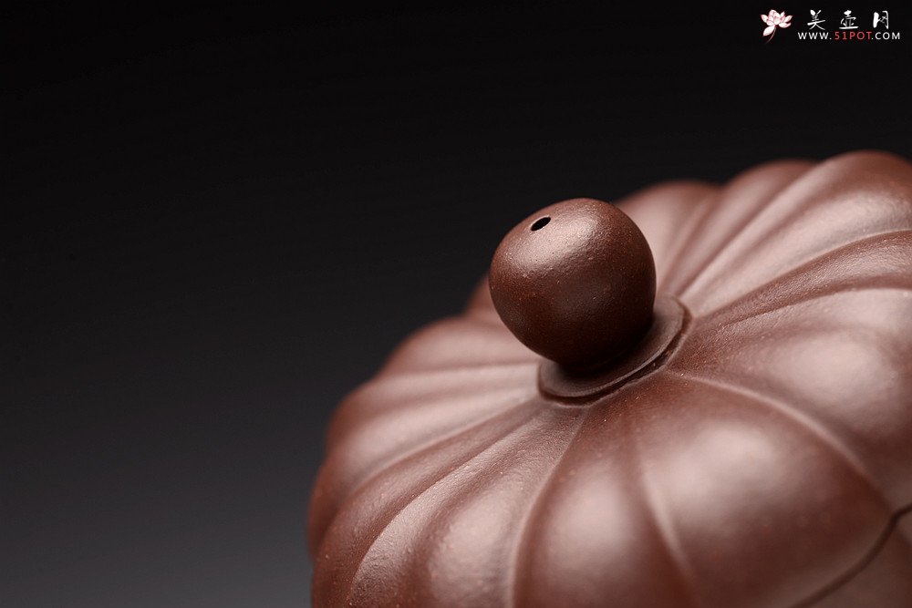 紫砂壶图片：酒虎丙申夏全手摹古 陈腐老紫泥  菱花 精美筋纹  进步之作 - 美壶网