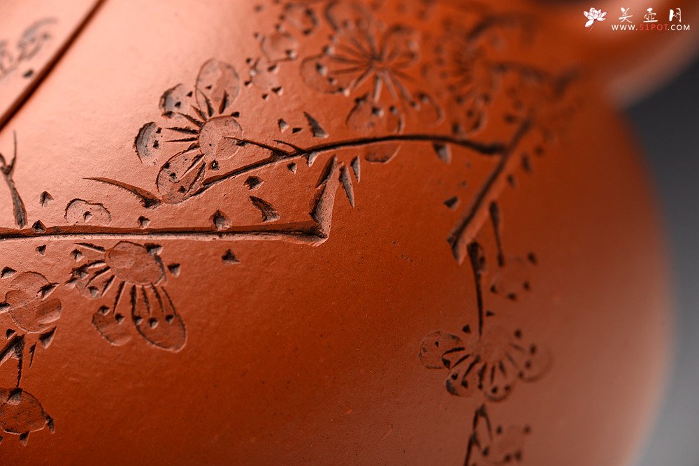 紫砂壶图片：传统经典 娇艳小巧 徐亚春全手西施  陆轶舟老师装饰 梅竹双清 - 美壶网