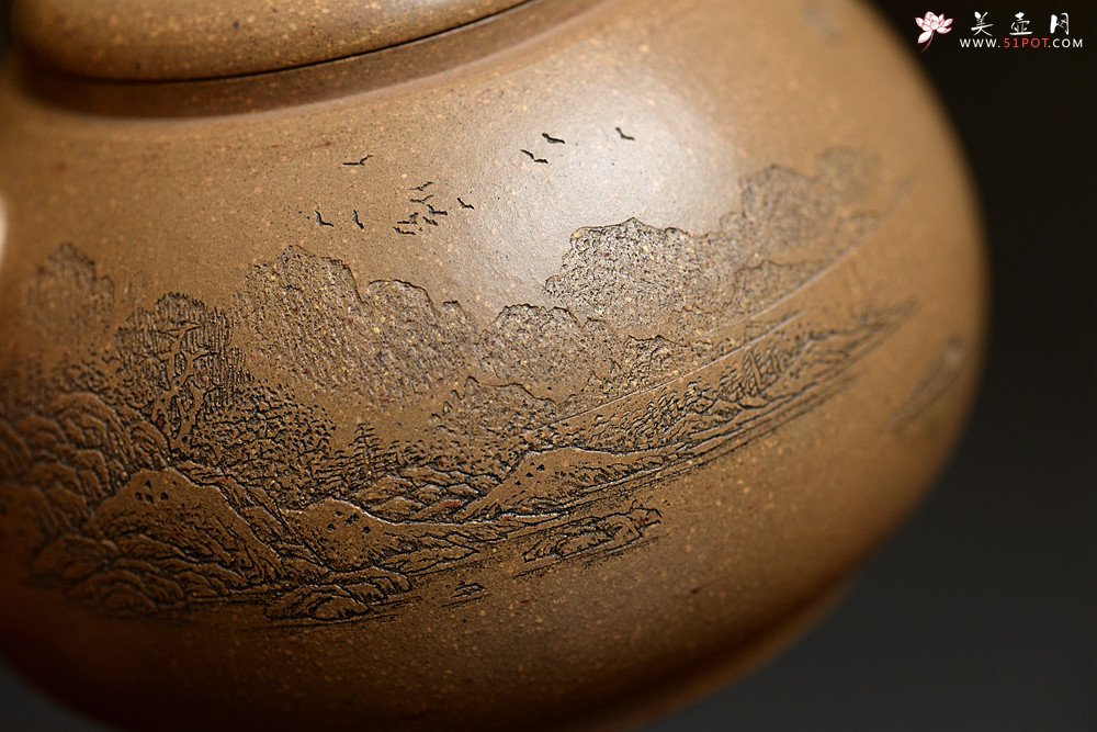 紫砂壶图片：摹古明式 优质老段泥 文气十足 细刻通景山水之全手圆韵 - 美壶网