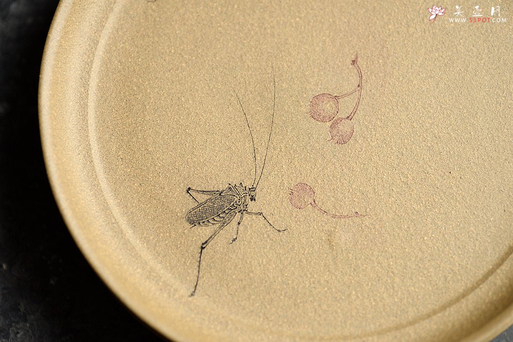 紫砂壶图片：游心堂主人细刻 文气十足 干泡台 赏盘/文盘 - 美壶网