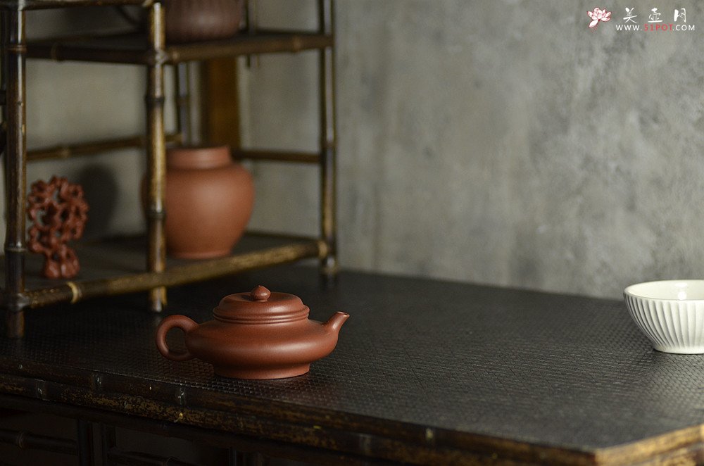 紫砂壶图片：美壶特惠 泓渝山房新品 小虚扁 文雅秀气 传统实用 - 美壶网