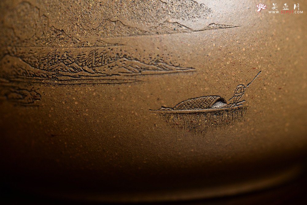 紫砂壶图片：摹古明式 优质老段泥 文气十足 细刻通景山水之全手圆韵 - 美壶网