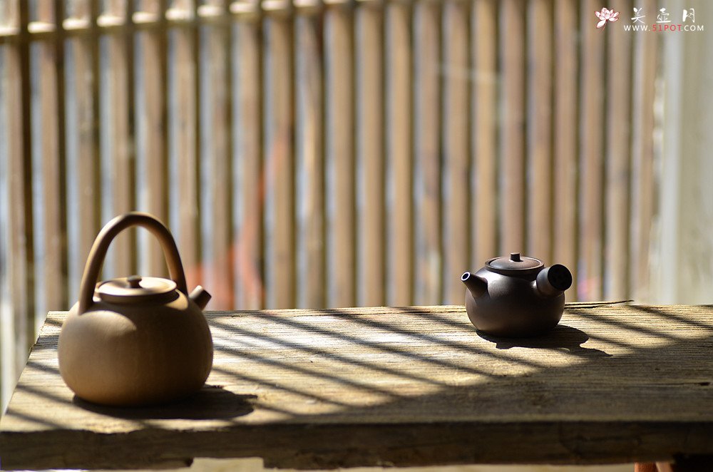 紫砂壶图片：泓渝山房 煮茶品茗 玩味侧把巨轮 茶人风情~ 电陶炉烧水 - 美壶网