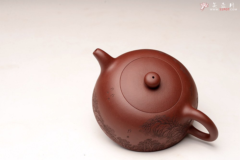 紫砂壶图片：优质底料 李彦雄通景山水 经典作品 全手大半月 大气 - 美壶网