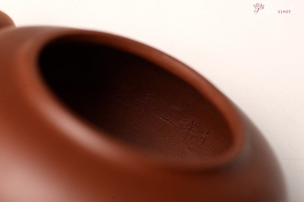 紫砂壶图片：王薇丙申秋全手新作 三足水平 线条流畅 做工精致 - 美壶网