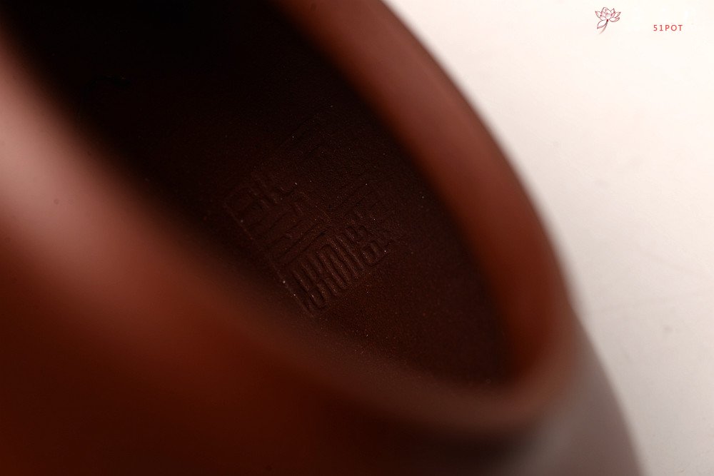 紫砂壶图片：储俊伟丙申夏全手摹古 曼生周盘 端庄素雅 国师实力派赵辉装饰 精工 - 美壶网