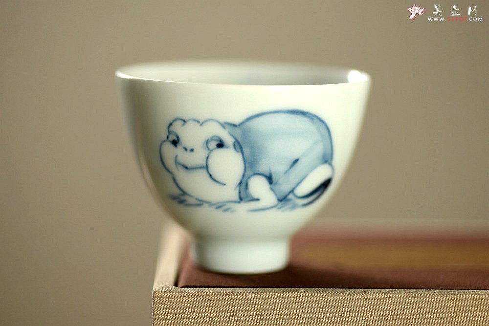 紫砂壶图片：大生（姜寅）玩瓷 青花龍系列 趣味十足 ~ 品茗对杯 送礼自藏均佳 - 美壶网