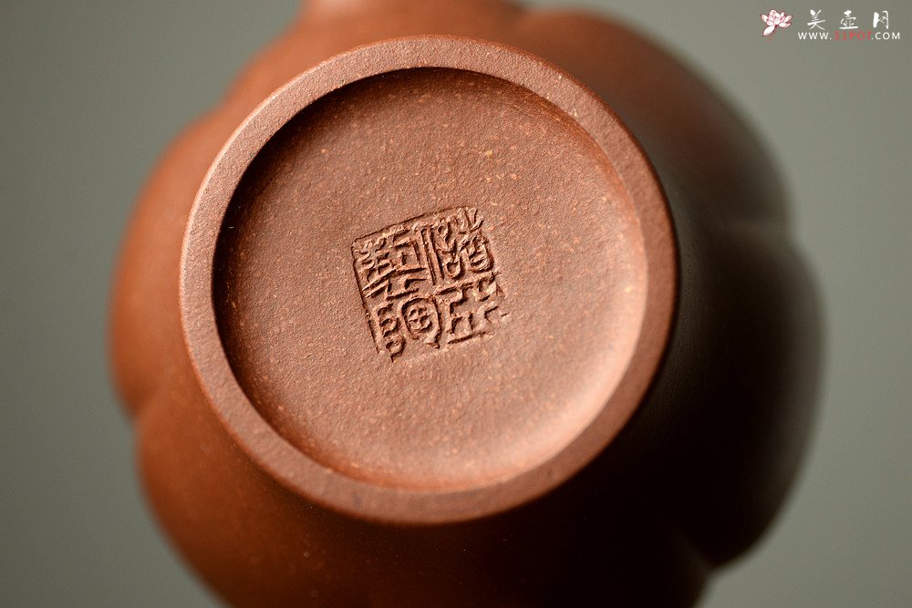 紫砂壶图片：储亚丙申秋全手新品 精工筋囊 高俊神怡 耐品 瑞福 高温底槽青 - 美壶网