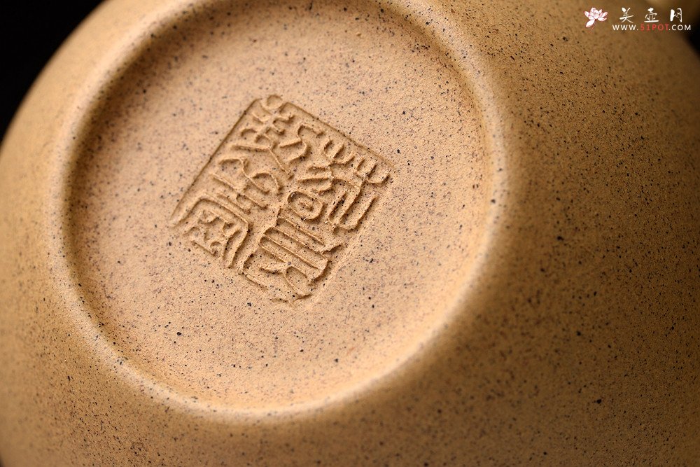 紫砂壶图片：邵春良老师全手近作 本绿小莲子 端庄秀美 泥料温润如玉 - 美壶网