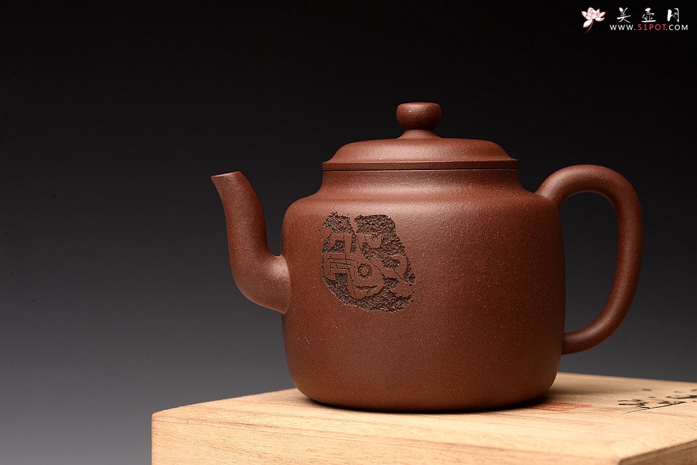 紫砂壶图片：詹黎明全手新作 古朴稳重 全手圆钟 由王俊平精心装饰 - 美壶网