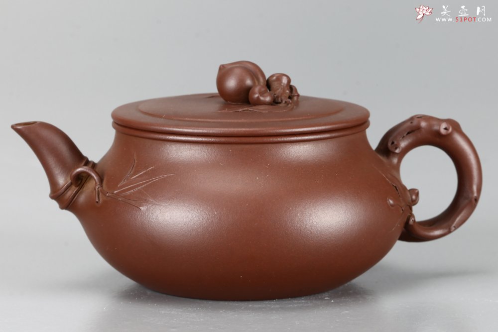 紫砂壶图片：潘丹初全手作品 送礼自用精品~ 优质老紫泥 竹韵桃丰 祝寿 - 美壶网