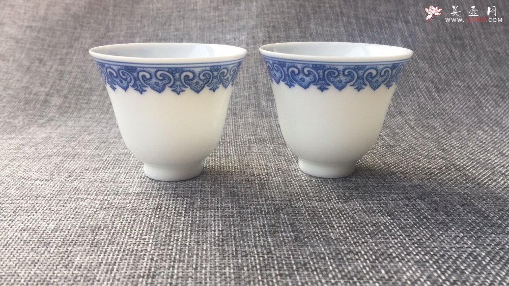 紫砂壶图片：青花纹饰杯 - 美壶网