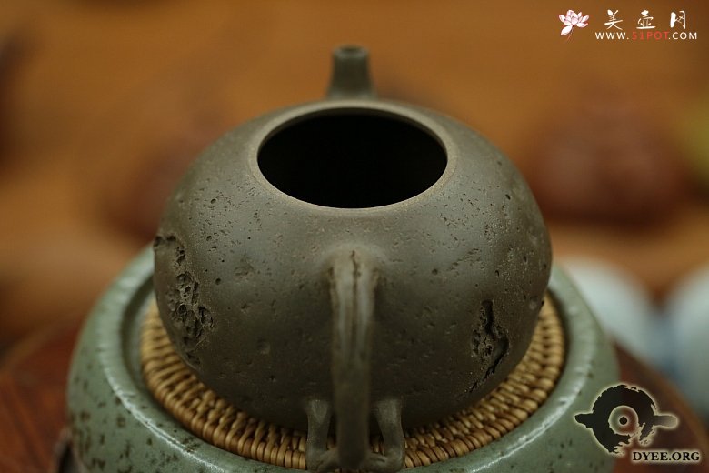 紫砂壶图片：金蟾龚春欣赏 - 美壶网