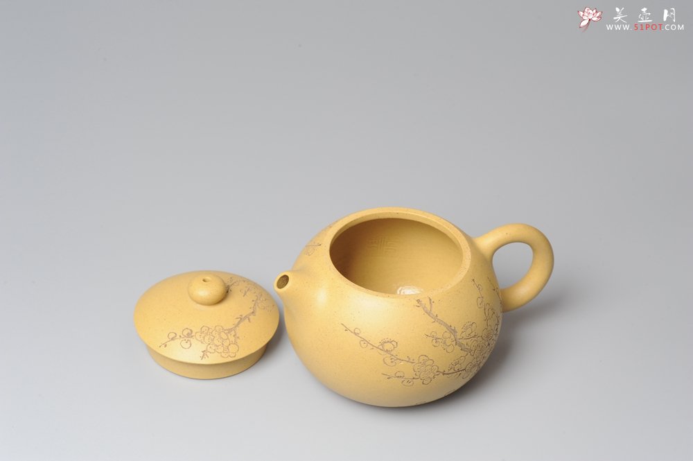 紫砂壶图片：助工袁德波精心装饰梅花 双助工联袂西施壶 - 美壶网
