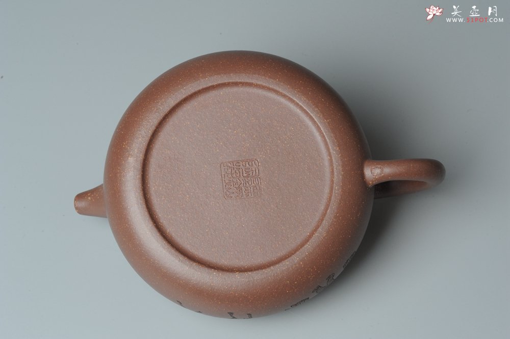 紫砂壶图片：文气装饰 饱满敦厚 扁腹 - 美壶网