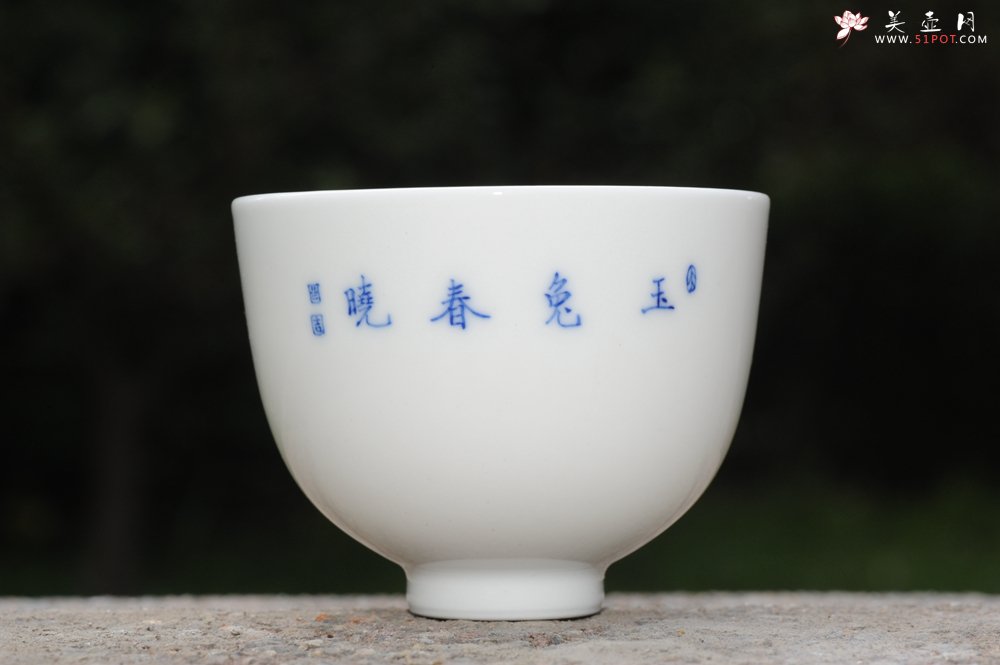 紫砂壶图片：生肖兔 景德镇全手工手绘青花主人杯 - 美壶网