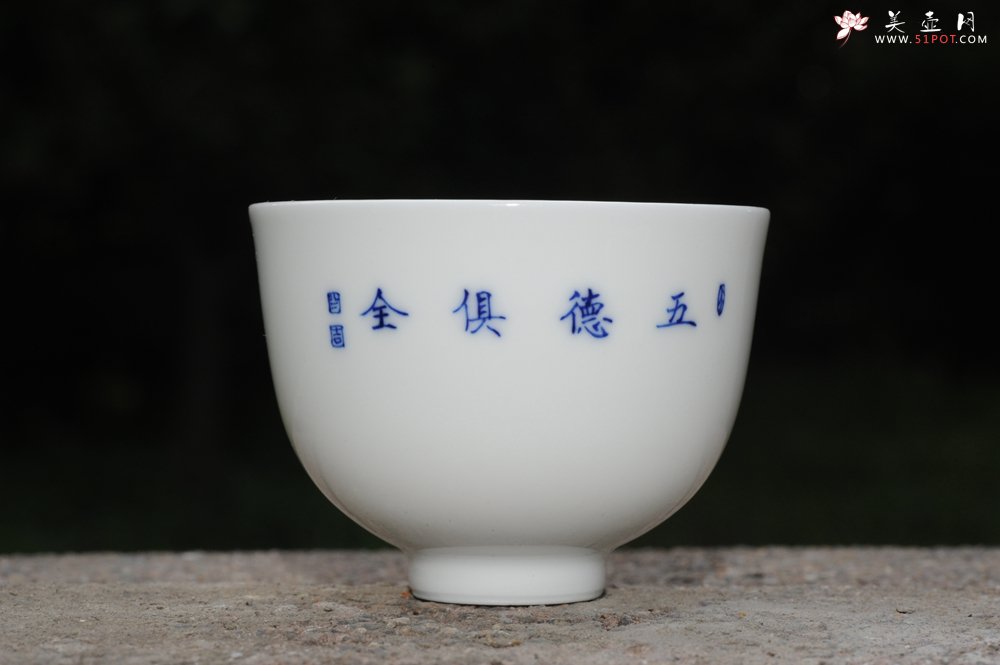 紫砂壶图片：生肖鸡 景德镇全手工手绘青花主人杯 - 美壶网