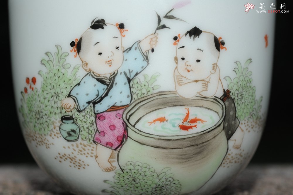 紫砂壶图片：双童子赏鱼 景德镇主人杯 - 美壶网