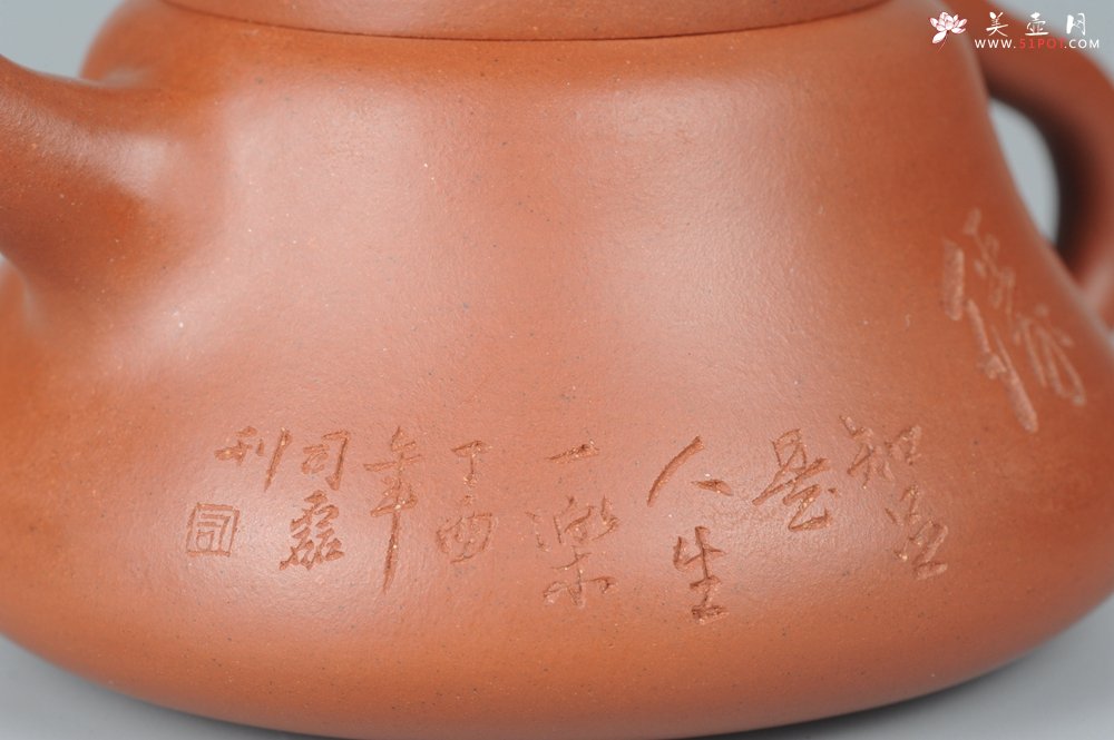紫砂壶图片：小红泥也是朱泥全手工葫芦 司磊精心装饰 - 美壶网