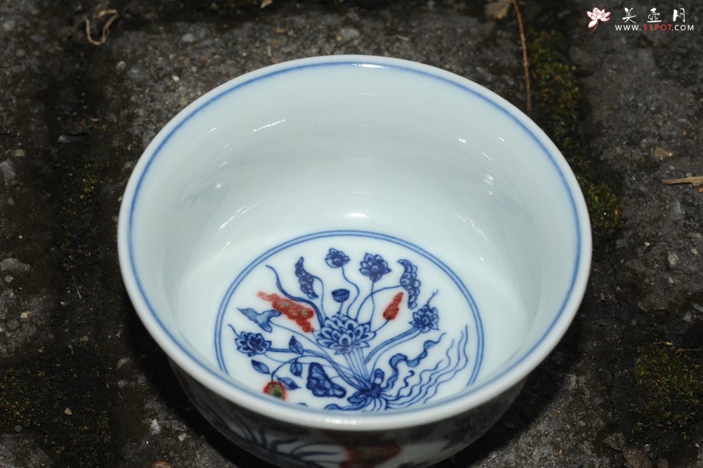 紫砂壶图片：青花釉里红鱼藻纹压手杯 景德镇主人杯  - 美壶网