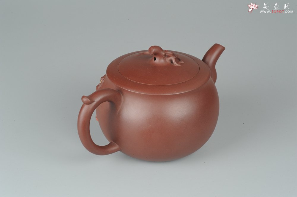 紫砂壶图片：精品花货 事事如意 贴花草莓技艺精湛 - 美壶网