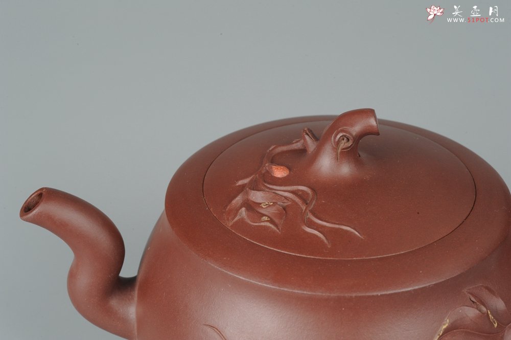 紫砂壶图片：精品花货 事事如意 贴花草莓技艺精湛 - 美壶网