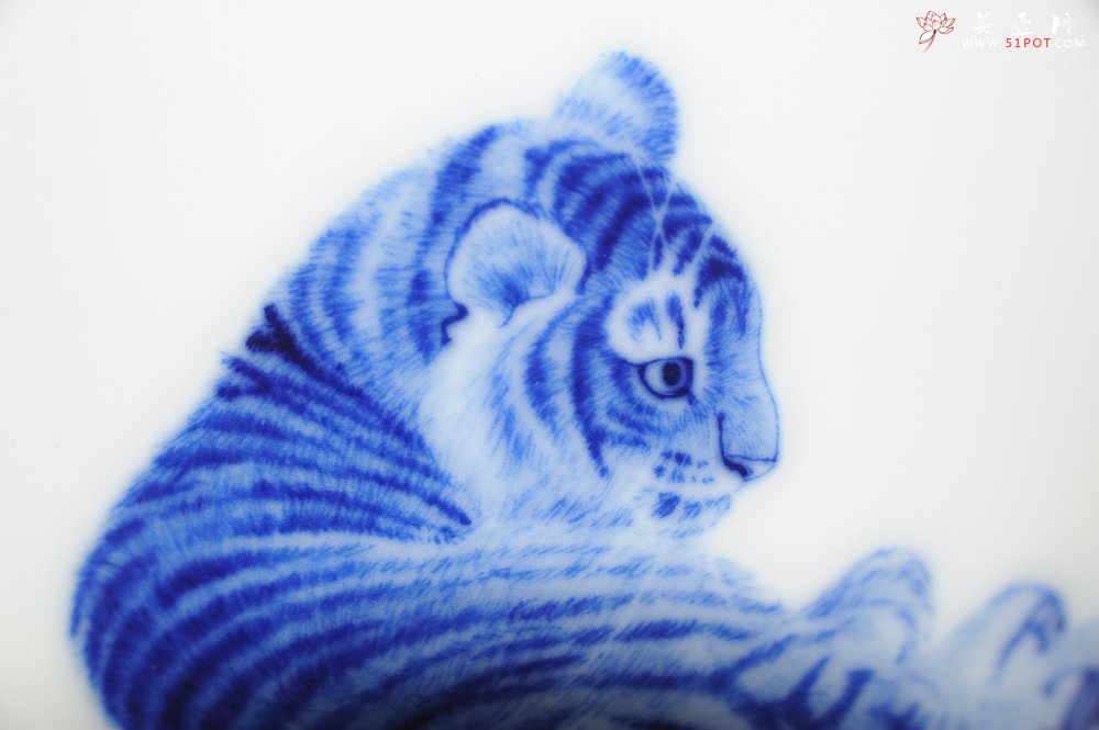 紫砂壶图片：生肖虎 景德镇全手工手绘青花主人杯  - 美壶网