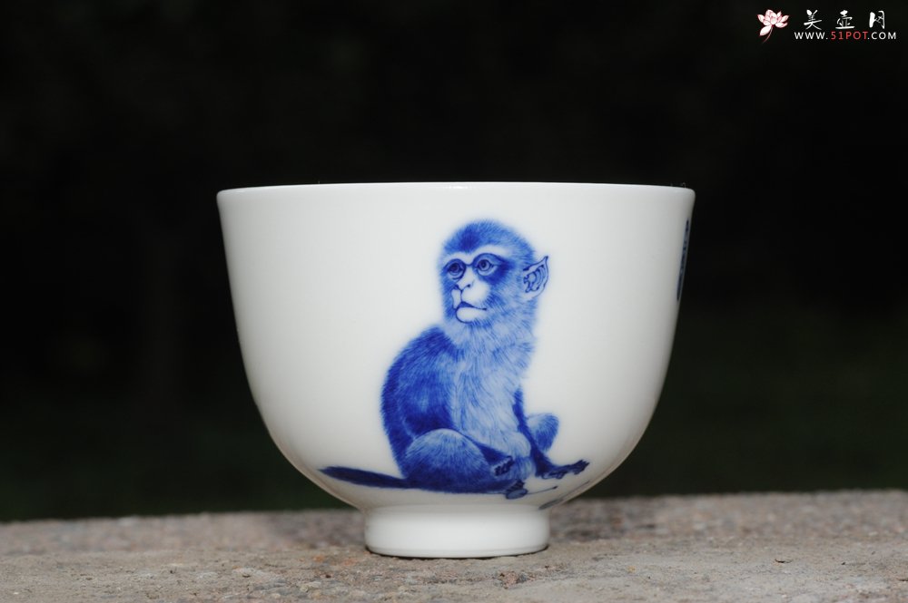紫砂壶图片：生肖猴 景德镇全手工手绘青花主人杯  - 美壶网