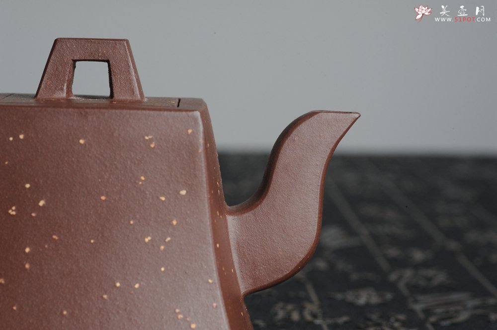 紫砂壶图片：美壶特惠 全手工四方镶制铺砂方钟 一气呵成 口盖完美无暇 未整过口 不露砂 - 美壶网