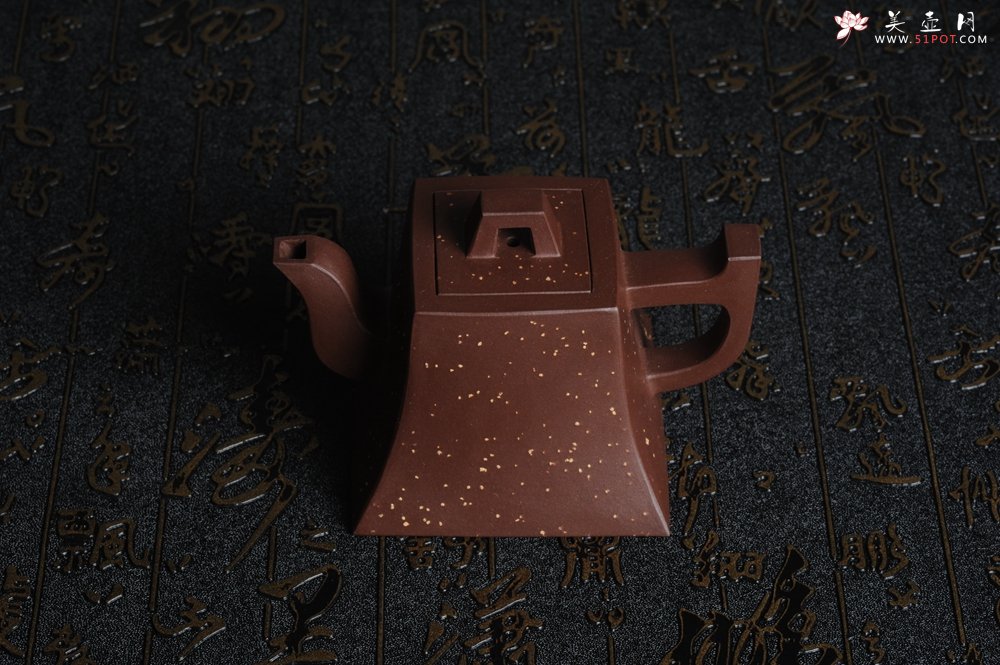 紫砂壶图片：美壶特惠 全手工四方镶制铺砂方钟 一气呵成 口盖完美无暇 未整过口 不露砂 - 美壶网